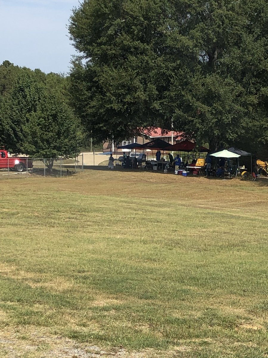 MyraBEdwards's tweet photo. Tail gating for homecoming game @TCCHS_tccentral in @TCBOE #gotigers https://t.co/WSk5uEFtsZ