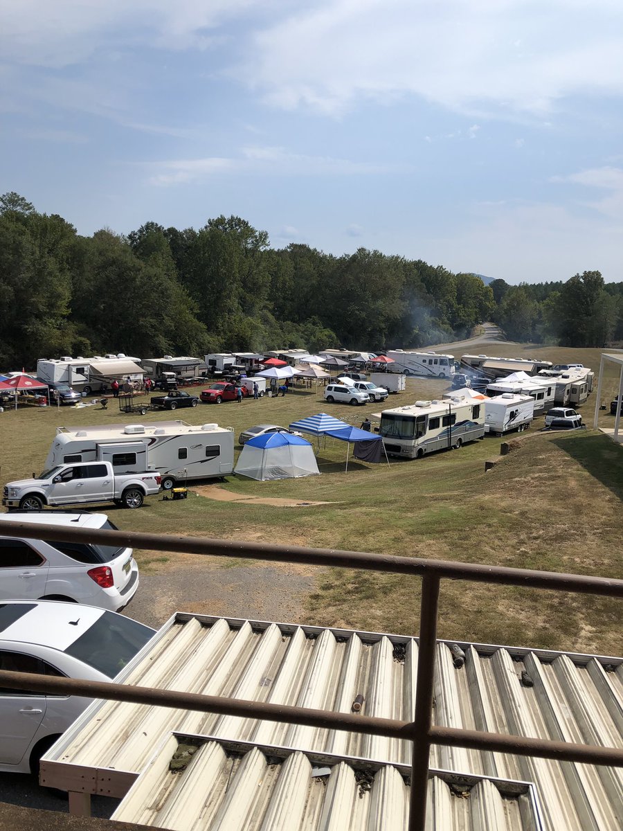 MyraBEdwards's tweet photo. Tail gating for homecoming game @TCCHS_tccentral in @TCBOE #gotigers https://t.co/WSk5uEFtsZ