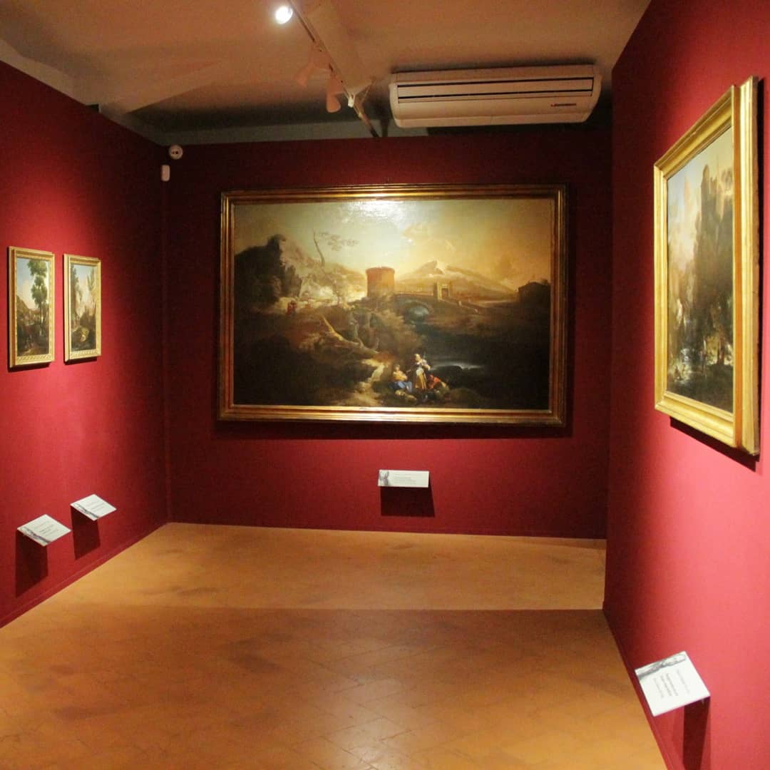 FondAgrariaPg's tweet photo. Conferenza stampa #mostra 𝐀𝐫𝐜𝐚𝐝𝐢𝐚 &amp; 𝐆𝐫𝐚𝐧𝐝 𝐓𝐨𝐮𝐫. 𝐏𝐚𝐞𝐬𝐚𝐠𝐠𝐢 𝐝𝐢 𝐀𝐥𝐞𝐬𝐬𝐢𝐨 𝐃𝐞 𝐌𝐚𝐫𝐜𝐡𝐢𝐬 𝐧𝐞𝐥𝐥𝐚 𝐜𝐨𝐥𝐥𝐞𝐳𝐢𝐨𝐧𝐞 𝐀𝐥𝐝𝐨 𝐏𝐨𝐠𝐠𝐢. Inaugurazione #Domenica29Settembre, ore 17.00: da non perdere! 
#fia | #Perugia | #Umbria https://t.co/ib0WCDTlbz