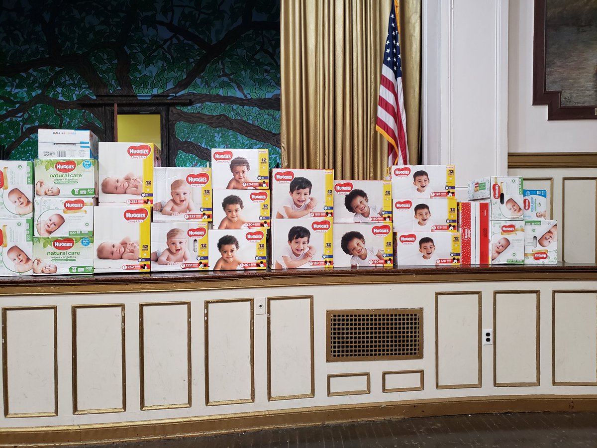 ColletteButler's tweet photo. @ElementaryJames Diaper and wipes distribution accomplished. Thanks to our partners #Cradlestocrayons #CommunitySchoolsPHL #PHL_MOE https://t.co/Vhk4voGAKE