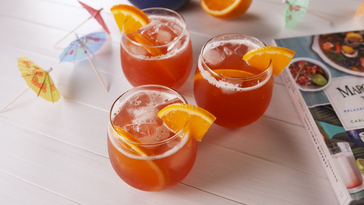 CDreamsPublish's tweet photo. 1 sour🍋, 2 sweet🍯, 3 strong🍸 &amp; 4 weak🍹

This witty formula is the perfect recipe for your authentic #Bajan Rum Punch. 

More about Rum Punch 👉https://t.co/2EnJP4Z2aK
#Barbados #alcohol #recipe #RumPunch https://t.co/bmH0GKFMKL