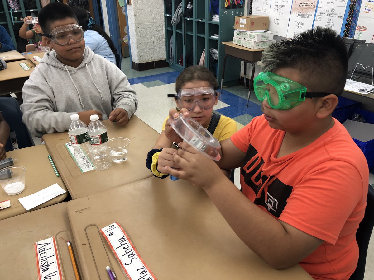 AllisonLuka's tweet photo. Science lab day in Room 8! What will happen to the balloon? #polarpride @HarringtonPLV08 @PLVBears @ColonialSDstrct https://t.co/zDKhYYAtQX