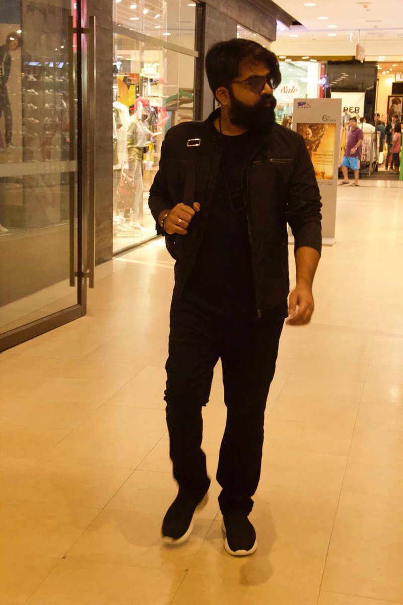 Santhan01509387's tweet photo. The 👑 king Arrives #strreturn str 😍 https://t.co/QgGBlbWz5L
