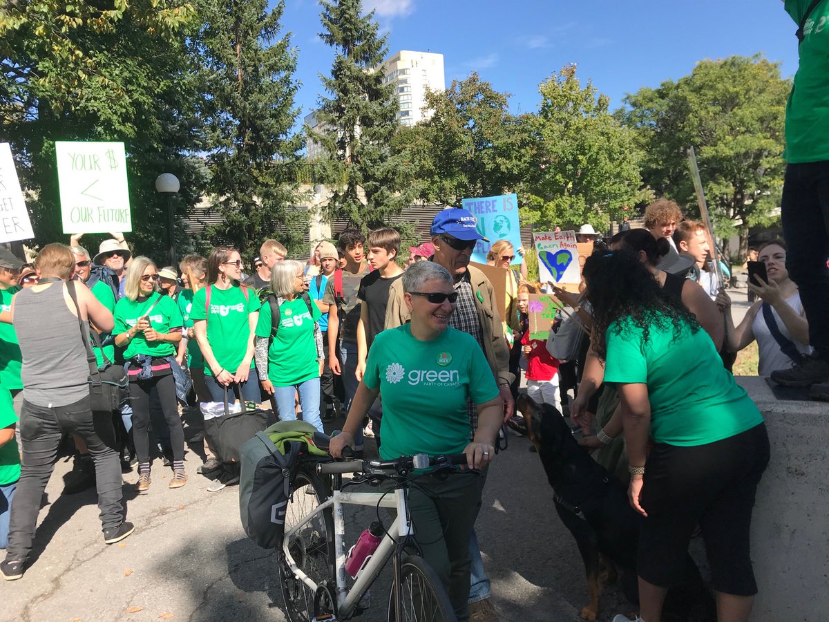 Norsunenergy's tweet photo. #RT @akellerherzog: RT @Eva_Ottawa: Greens starting on the march to Parliament Hill. #OttawaCentre and across the region! #Goodenoughisnotenough #climatestrikecanada #ottnews https://t.co/lHXfWULRiz