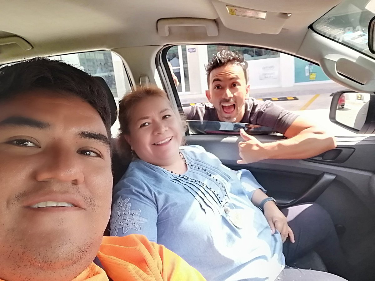 israel0681's tweet photo. @alexradiotv #plaser es tomarte una selfi con el mejor conducto Alex
Mándame un saludo Luz María y Francisco Amigos el aeropuerto Empresa Aveexpress. https://t.co/NU8Ju0w0SI
