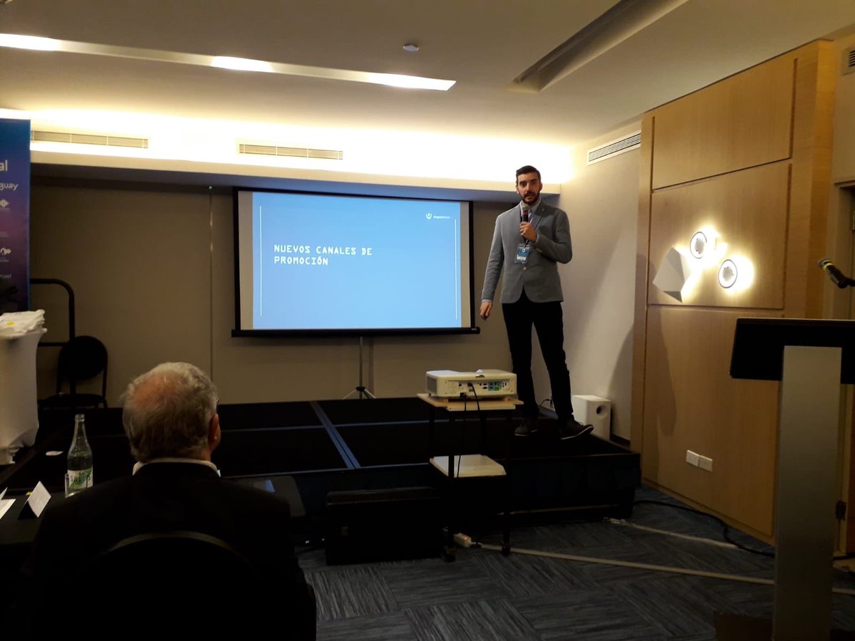 gpraderio's tweet photo. Compartiendo la experiencia de promoción digital del #MinisterioDeTurismo en el VII Encuentro Regional de Cruceros y Turismo Náutico Fluvial. @Uruguay_Natural #TheGrandHotel https://t.co/XYiwKSqEuI