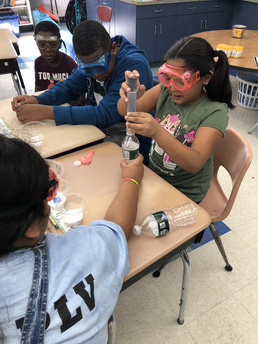 AllisonLuka's tweet photo. Science lab day in Room 8! What will happen to the balloon? #polarpride @HarringtonPLV08 @PLVBears @ColonialSDstrct https://t.co/Z3gfRlQCYI