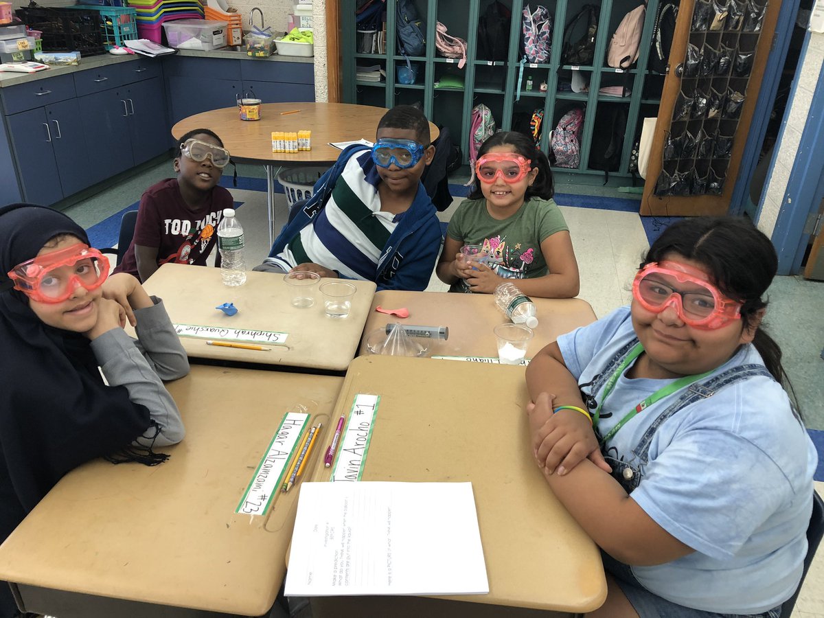 AllisonLuka's tweet photo. Science lab day in Room 8! What will happen to the balloon? #polarpride @HarringtonPLV08 @PLVBears @ColonialSDstrct https://t.co/Z3gfRlQCYI