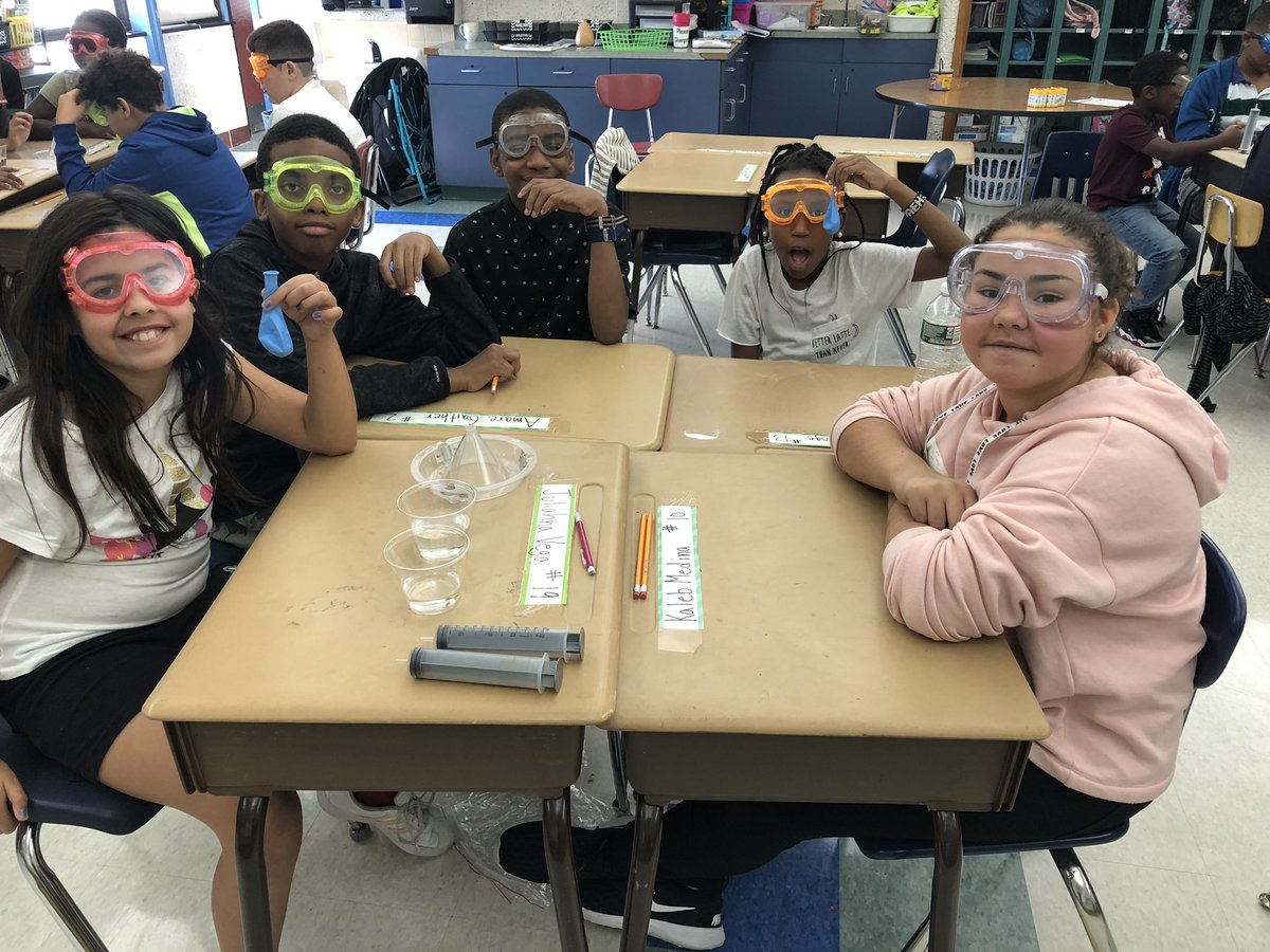 AllisonLuka's tweet photo. Science lab day in Room 8! What will happen to the balloon? #polarpride @HarringtonPLV08 @PLVBears @ColonialSDstrct https://t.co/Z3gfRlQCYI