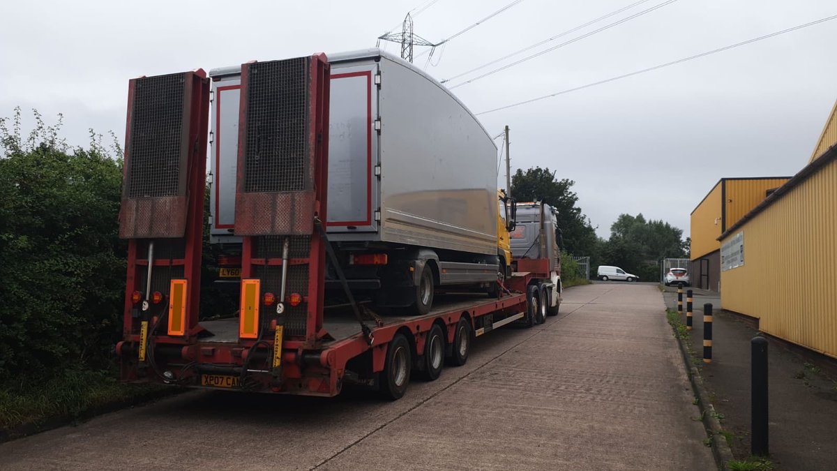 LittlePotTpt's tweet photo. XP07 CAN moving a truck from Rowley Regis to Port Talbot 🚛 #LittlePot #Scania #SilverFORS #FORS #Roadhaulage #generalhaulage #transport #stepframetrailer #planttrailer #Faymonville https://t.co/KMCRiTkA1p