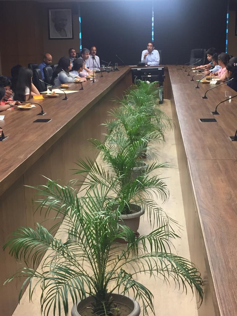 OfficialGNIDA's tweet photo. A healthy interaction between kids of #GreaterNoida and our CEO over a variety of topics like #SolidWasteManagement #BanPlastic #UseCompost at #GreaterNoidaAuthority office. #SmartKidsSmartFuture @OfficialGNIDA https://t.co/zlKnoeGXIf