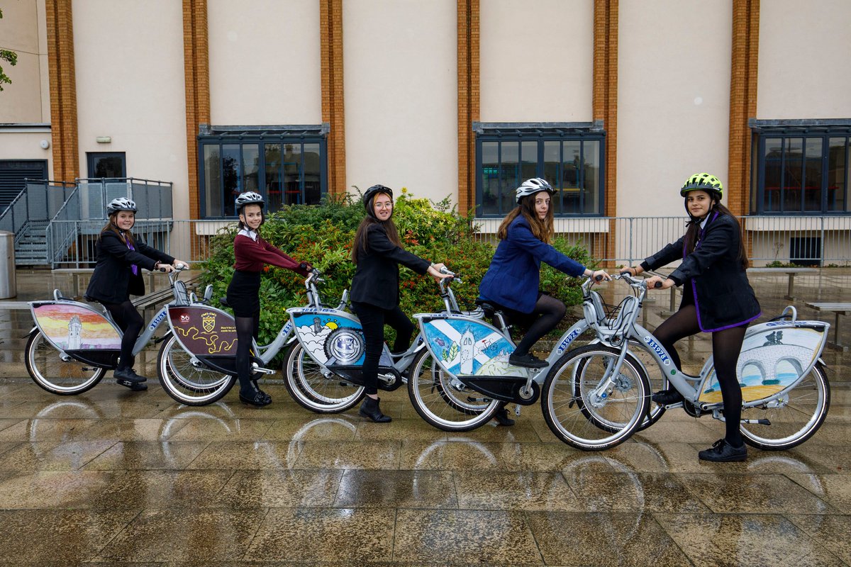 StirlingCouncil's tweet photo. 🚲 The UK’s first school bike share scheme was today (27 Sep) officially launched in #Stirling – marking the final day of Sustrans Bike to School Week.

Full story here: https://t.co/pjzXYbB5Ni https://t.co/tys9TeO0AH