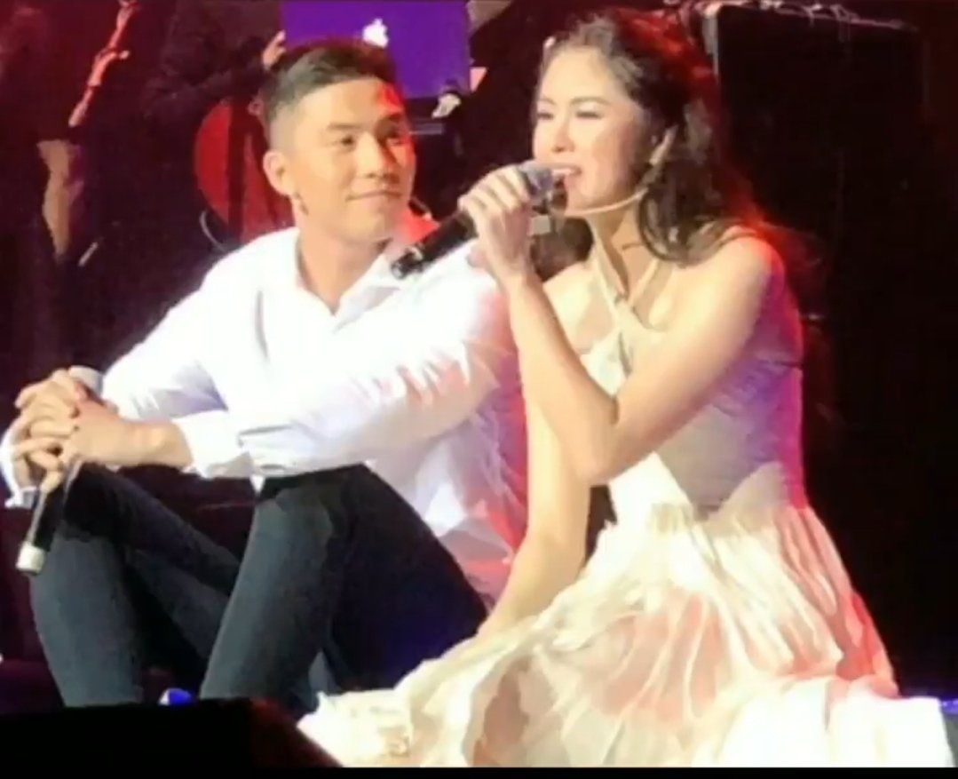 AbiLovesBngtn's tweet photo. I know na how my DonKiss heart started to sparkle! I was kilig over Kiss/Ton after K's 1st concert. Then kita ko yung pagiging comfortable ni K kay T at awkward ni K kay Donny. &amp; if u know Kisses, this awkwardness she has with Donny, speaks something....
#DonKiss https://t.co/EsAuh0Fsnr