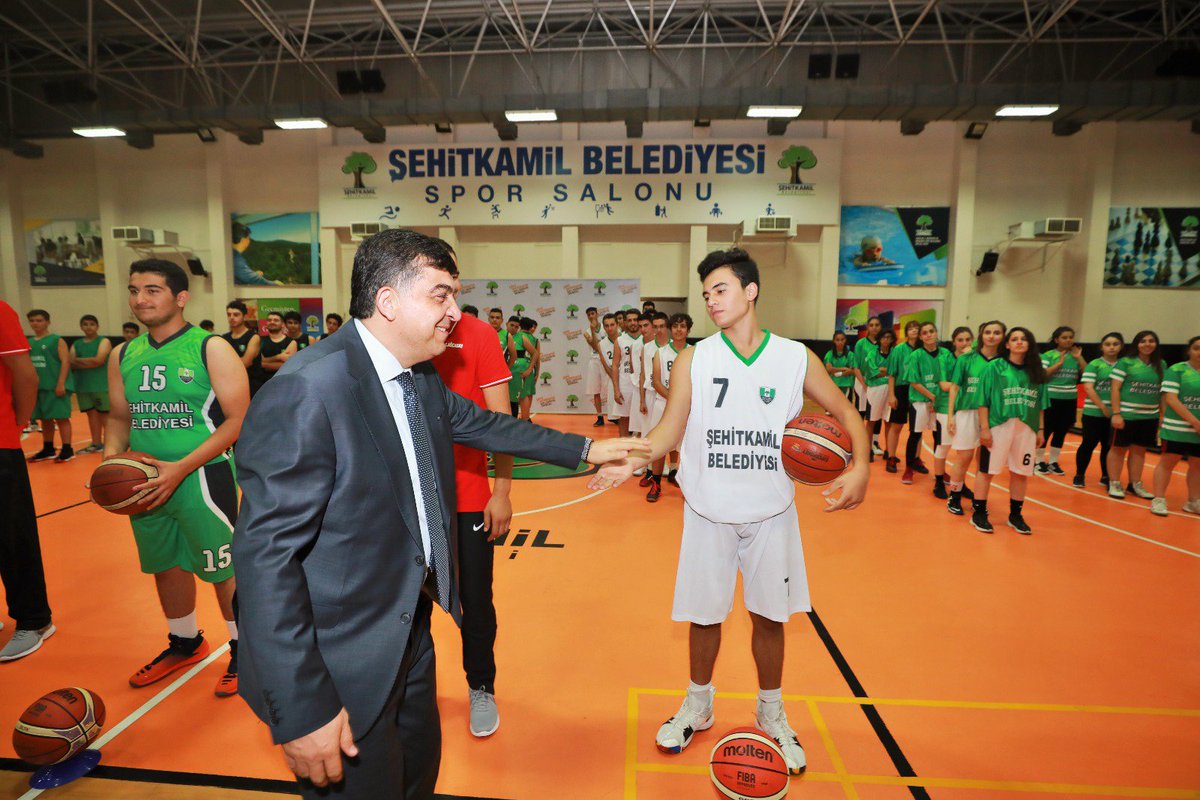 rfadiloglu's tweet photo. 📌Basketbol Spor Okullarımızda 2019 yılında 2512 öğrenciye eğitim verdik.👍

Spor okullarımızda yaptığımız tarama ve seçmeler sonucunda bu sezon 53 sporcumuzu müsabık takımlarımıza kazandırdık.👏🏀 https://t.co/il8q53chQa