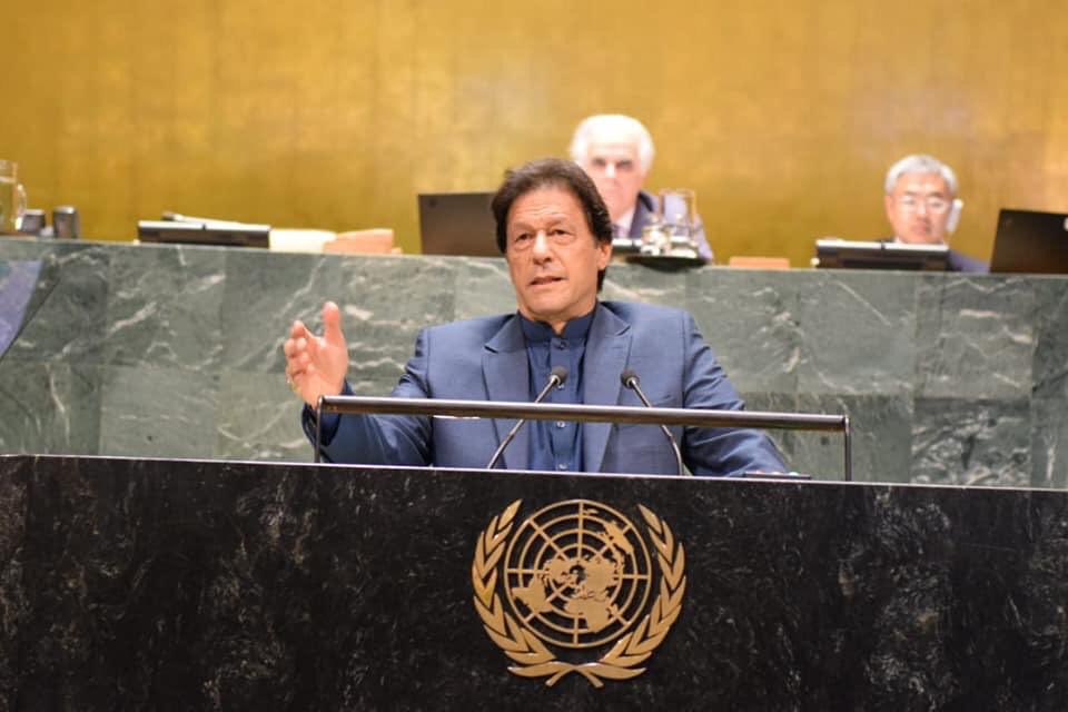 mir_sana05's tweet photo. Brilliant speech by our PM @ImranKhanPTI  that covered an extensive content emphasising four points.

1. Climate change.
2. Eliminating money laundering &amp; tax heavens. 
3. Islamophobia &amp; blasphemy of Prophet (PBUH).
4. Freedom for Kashmir.

@AsiaSociety @UN  
#UNGA2019 https://t.co/qNj7aX5oym