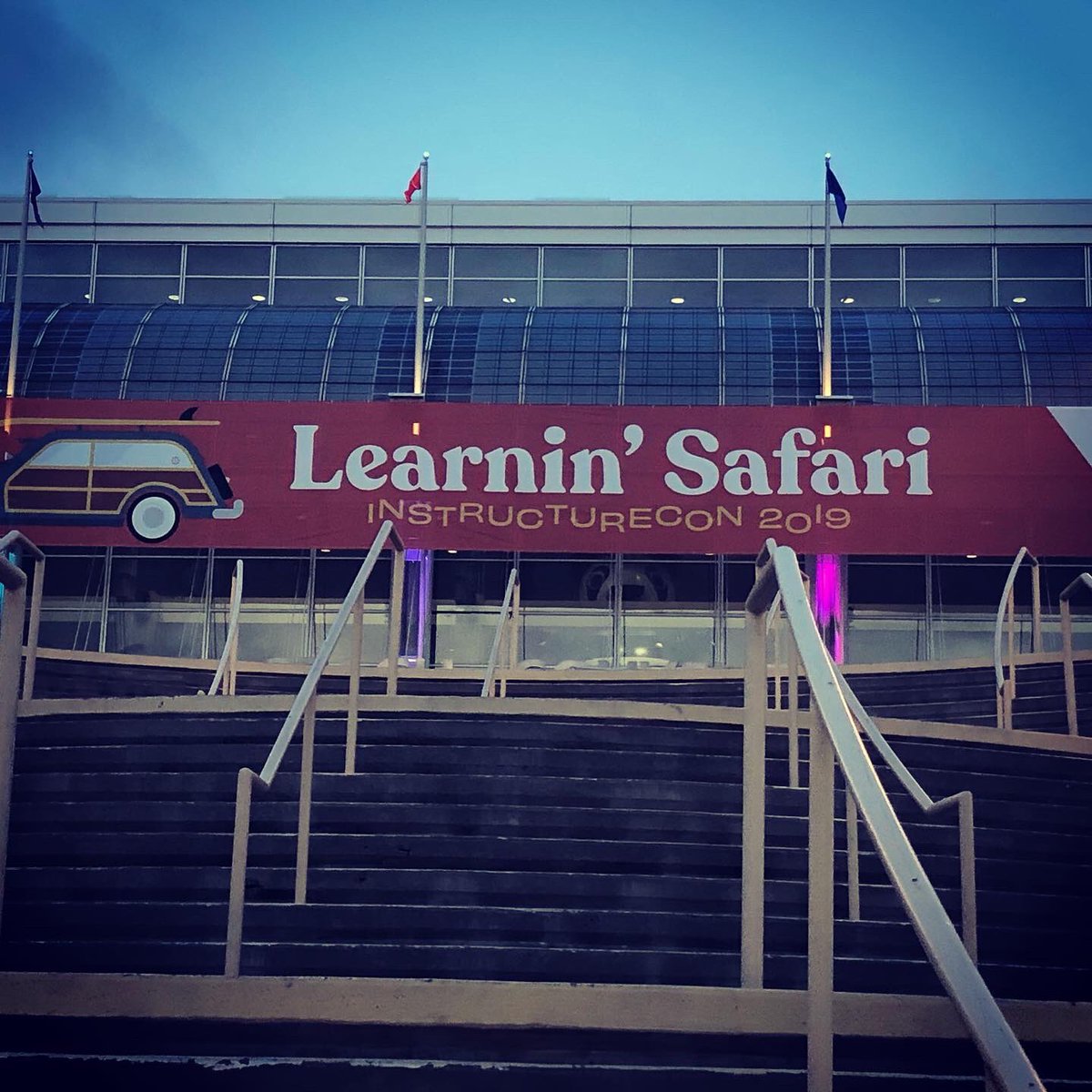 amber_parrish's tweet photo. This summer I worked from/attended #instructurecon2019 in Long Beach, CA. Wish I could have brought the weather back to NC w/me. I was immediately greeted with a blast of humidity upon stepping off the plane in Raleigh in my return. #iamncvps #ncvps @ncvps https://t.co/cPLoav3YsX