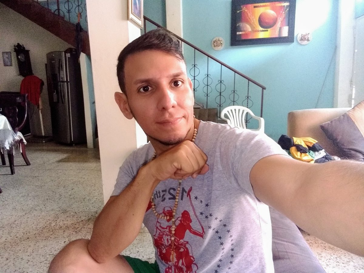 BrunoShow001's tweet photo. Viernes https://t.co/tFXLjhgIJS