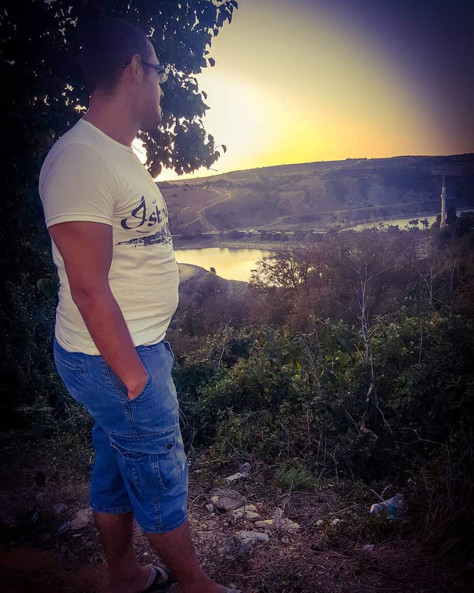 Bedelini ağır ödediğimiz hayata, 
bir bardak çay,
bir kaç mısra şiir,
kocaman bir "EYVALLAH" yakışır.