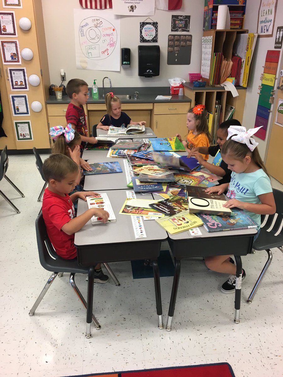 KaylynLammons's tweet photo. We loved spending extra time reading this morning #hebread3 #txreadin https://t.co/H9LkrMMtCU