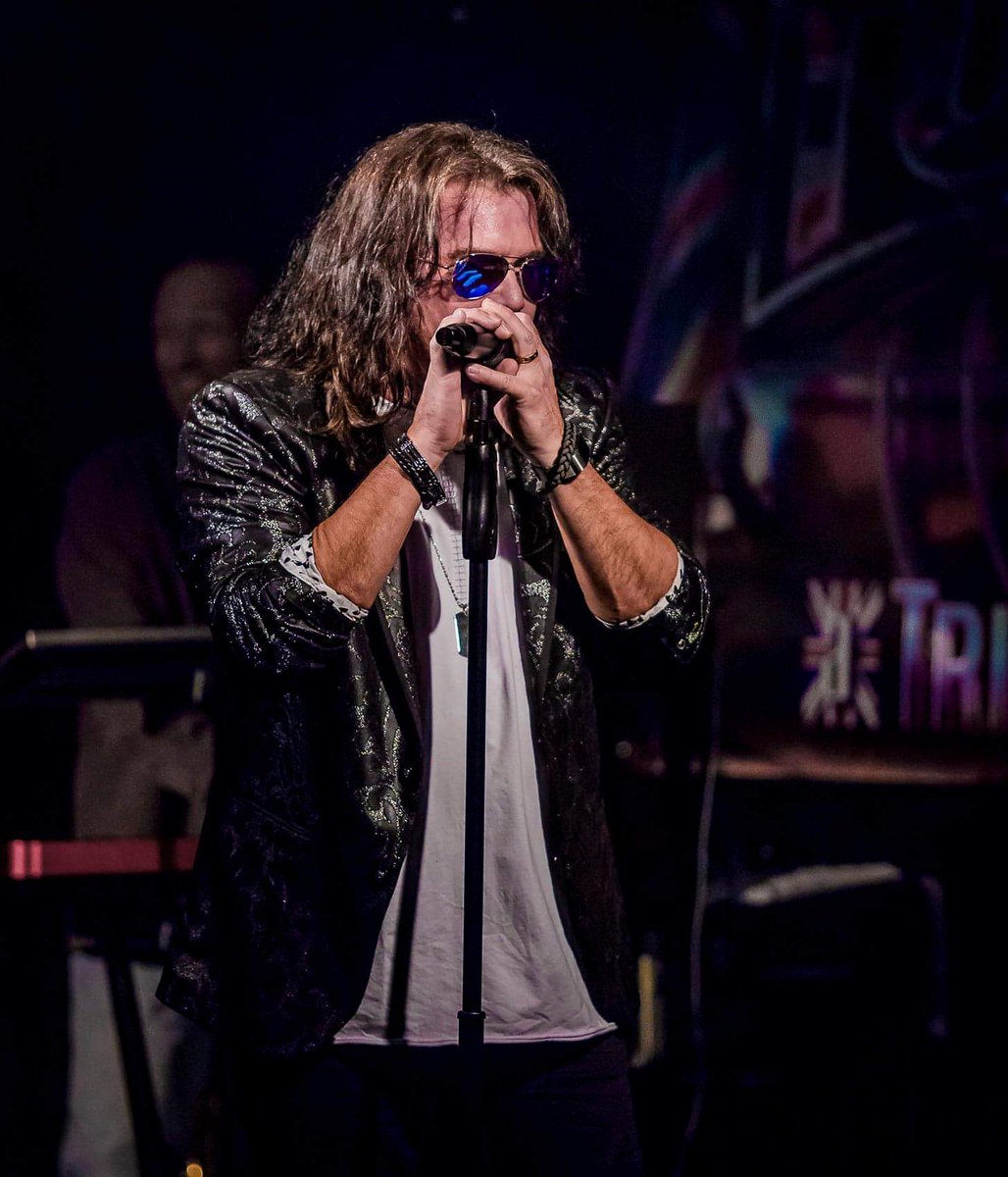 Foreigner_4Ever's tweet photo. I've been Waiting....For a Girl like you to.... #foreignertribute @DonaldFagan4u (lead vocals/percussion) https://t.co/0M2CaSeVyE