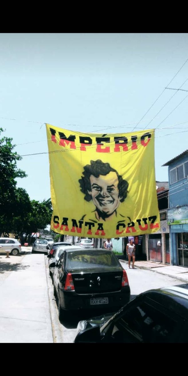 WesLeySalles1's tweet photo. @Flamengo #Raúl #ÉoBonde_do_Amarelo @SantaImperio. 🔴⚫💛 #IRN09 https://t.co/1nBK1XkQqY