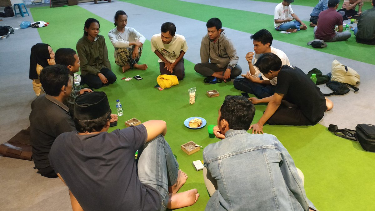 suluksurakartan's tweet photo. Membentuk 2 kelompok kecil utk diskusi
#SSSept https://t.co/apkkBtxj3t