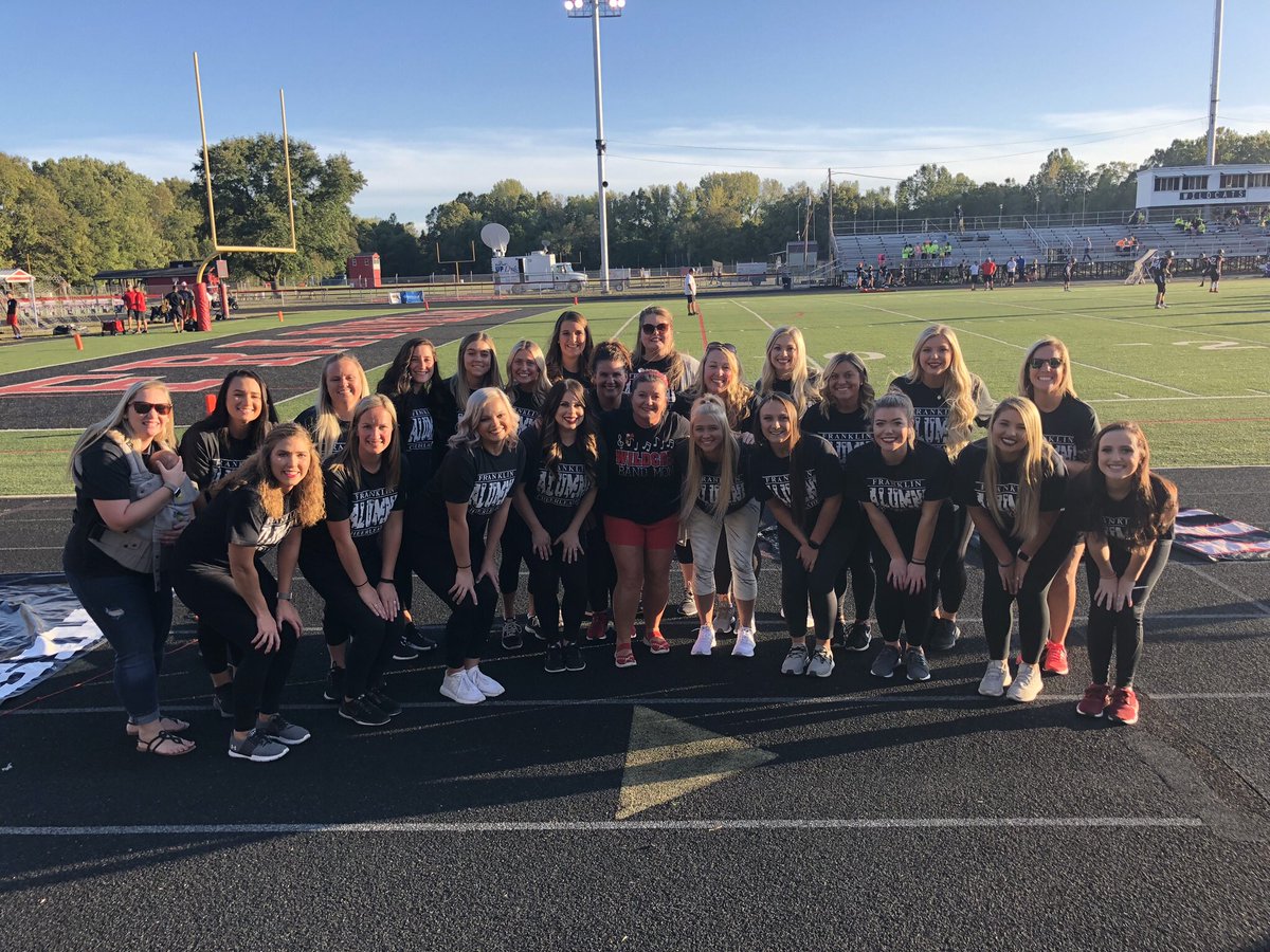 franklin_cheer's tweet photo. Thank you to our Wildcat Alumni cheerleaders who showed up to cheer on the Wildcats to a victory last night ❤️🐾🏈 https://t.co/q4qv90NvNz