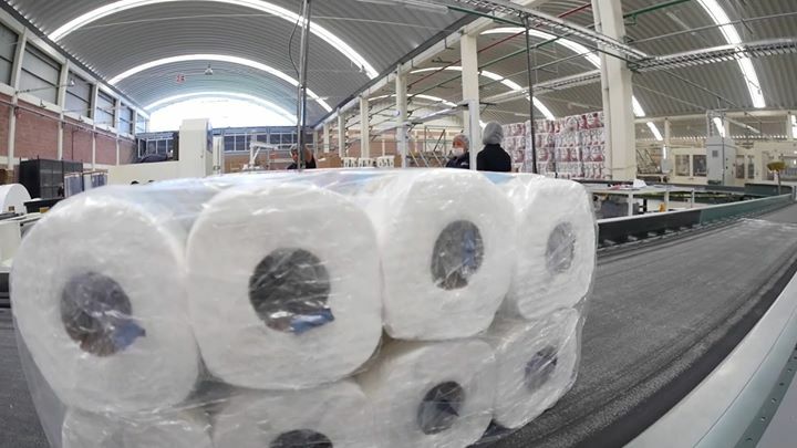 GCP_Papelera's tweet photo. ¿Cómo prefieres el papel higiénico, con aroma o sin aroma? 
En #GCP fabricamos de los dos 🤩 https://t.co/uyd2L8UvBW