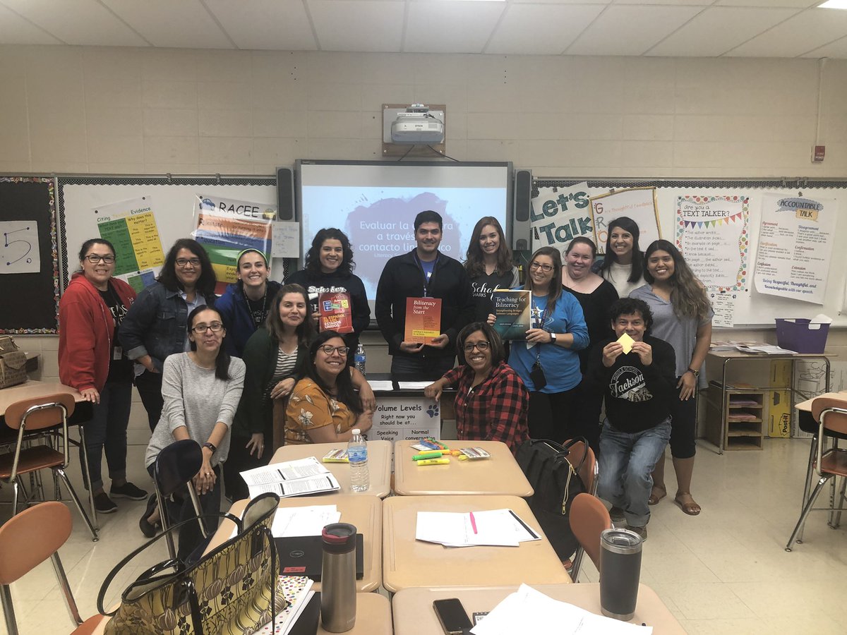 ¡La comunidad bilingüe de distrito 45 es fuerte! <a href="/D45Schools/">School District 45</a>  Gracias @MrsBakerZaleski por tu presentación excelente 😊