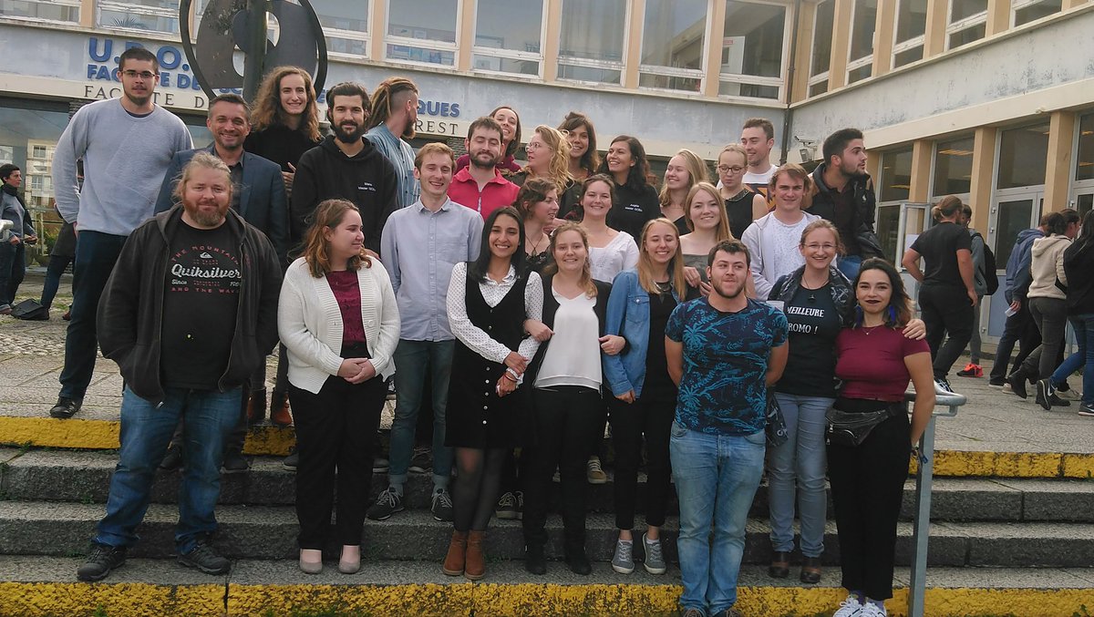 Remise des diplômes aux étudiants du master GCbio par Sébastien Gallet et Xavier Dauvergne <a href="/UBO_UnivBrest/">UBO - Univ. Brest</a>. Félicitations !