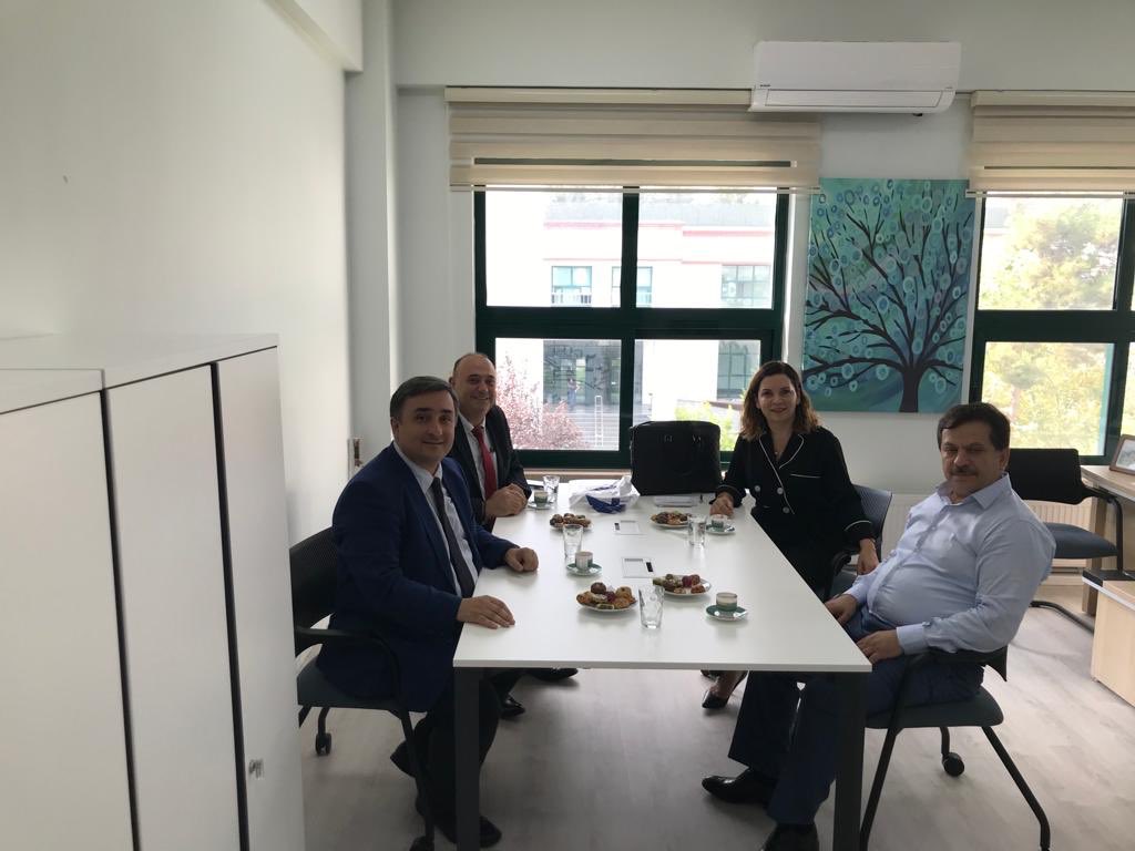 arzuerdemtc's tweet photo. Bahçelievler Belediyesi Meclis Üyemiz Recai ALP, ASHAD (Ankilozan Spondilit Hasta Derneği) Yönetim Kurulu Başkanı M.Tugay ÖZKAN ve Yönetim Kurulu Üyesi Prof.Dr.M.Tuncay DURUÖZ ile Yıldız Teknik Üniversitesi Rektörü Prof.Dr.Bahri ŞAHİN hocamızı makamında ziyaret ettik. https://t.co/3fdhlsCkws