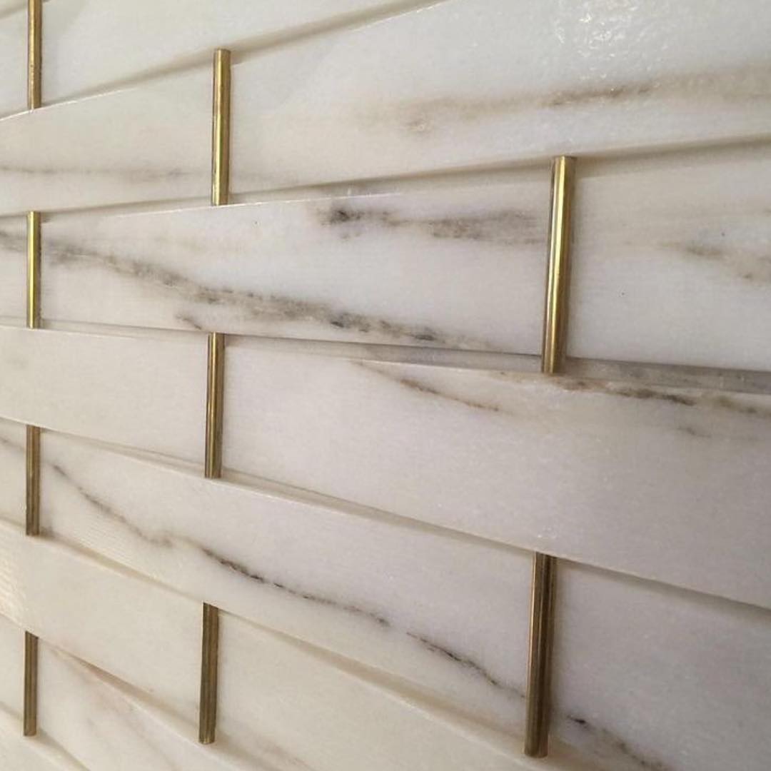 elan_interiors's tweet photo. Brass on marable tile 😍 @studioaubergine

#interiordesign #interiordesigner #instadesign #style #interior #interiorstyle #interiorsbyelan https://t.co/xDNHcdMBYy