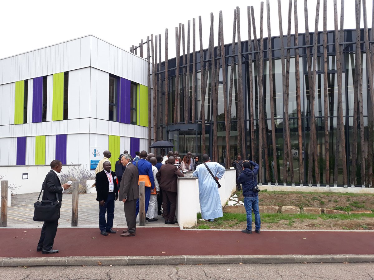 cnfpt's tweet photo. 130 dirigeants territoriaux francophones réunis hier à @VilleLimoges87, par le #CNFPT et le @SNDGCT, sur le thème : "les #territoires face au défi climatique"
#climatechange #CollTerr #francophonie #managers https://t.co/vtWzZWA6mB
