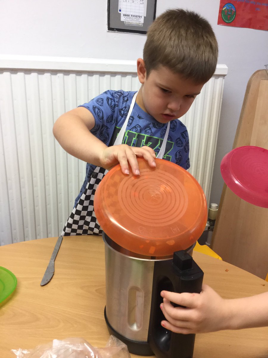 MD_Class1's tweet photo. Lots more scrumptious soup this afternoon. We definitely know our fruit and vegetables now! Every child could tell Mrs Barrett they need 5 portions a day! Next week we will be making some delicious fruit snacks. @MD_MrsThompson #MD_science https://t.co/cp89zhXLpM