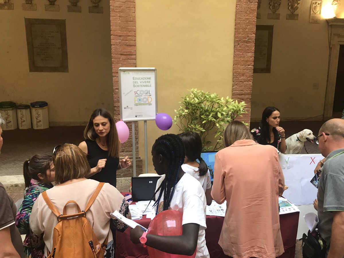 mexxess's tweet photo. #sCOOLFOOD è a #Bright #nottedeiricercatori #NotteEuropeadeiRicercatori @fondazionemps @unisiena https://t.co/jQYtKkdWhc
