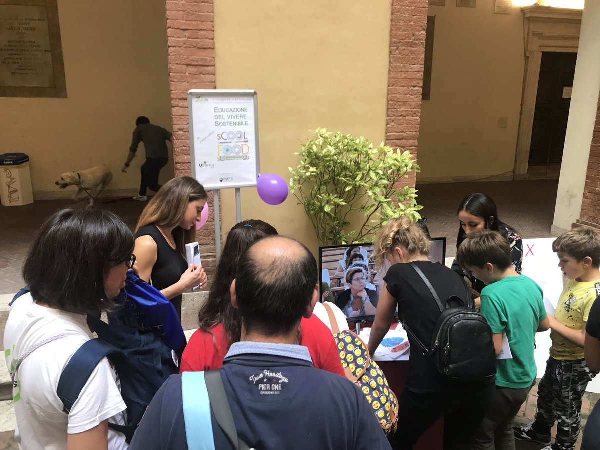 mexxess's tweet photo. #sCOOLFOOD è a #Bright #nottedeiricercatori #NotteEuropeadeiRicercatori @fondazionemps @unisiena https://t.co/jQYtKkdWhc
