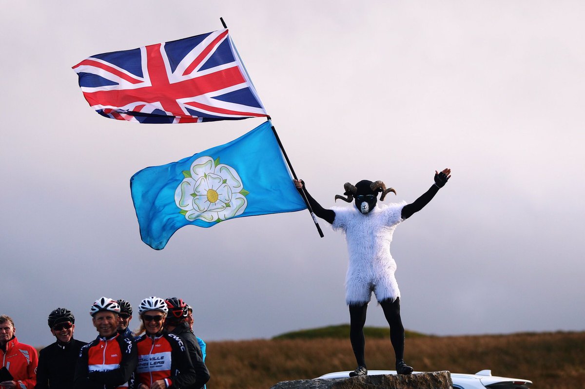 UCI_cycling's tweet photo. BEST FAN of @Yorkshire2019 🤩

#Yorkshire2019 🇬🇧 https://t.co/TfarMRFhWA
