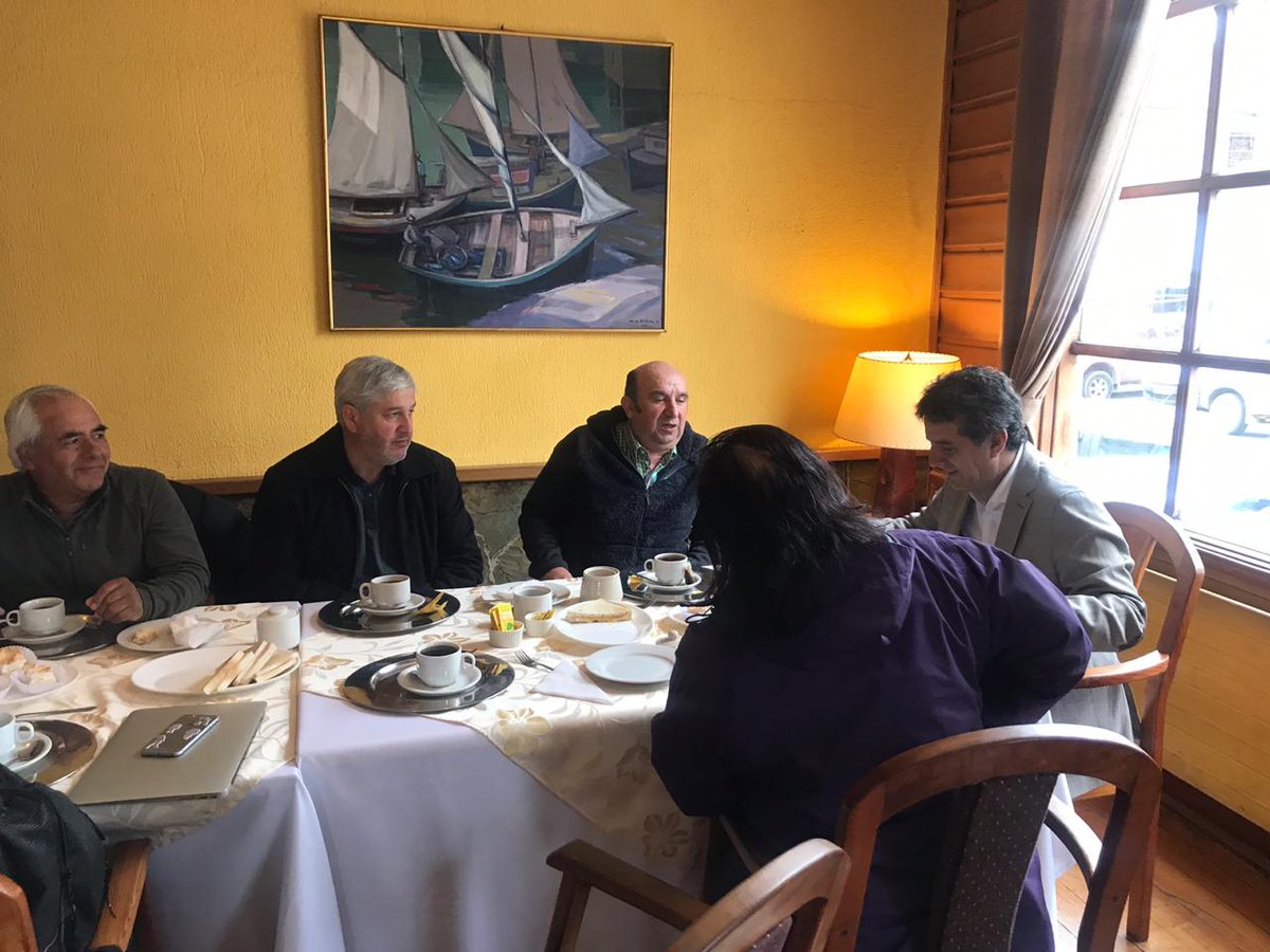 Tuvimos una grata reunión con nuestros dirigentes de <a href="/RNchile/">Renovación Nacional 🇨🇱</a> Cochamó. Tenemos un compromiso de respaldar sus gestiones para avanzar en materia de conectividad en la Provincia de Palena.