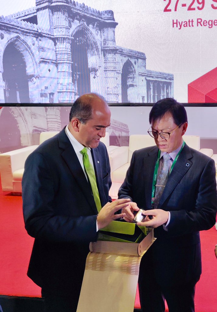 Rajpalsanjay1's tweet photo. #mylifeYpsoPump @DIACON 2019 IDF President
Mr.Nam H.Cho shows interest in #SwissMade Intuitive insulin pump system, with Dr Banshi Saboo #mylifeDiabetescare #EnjoySimplicity #Easytolearn #EasytoTrain #EssytoUse https://t.co/xwJMJsdIlx