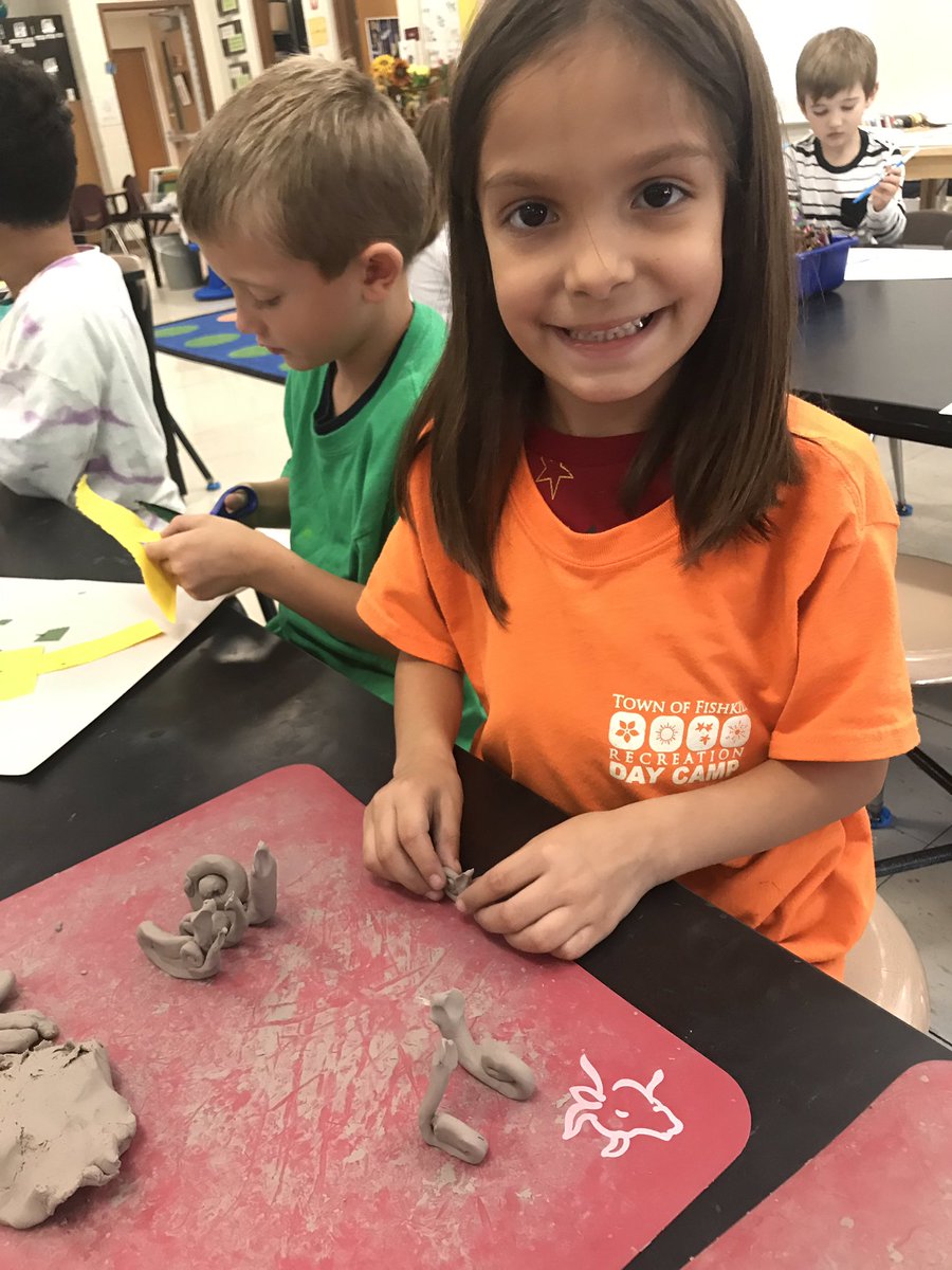 DelaguerraART's tweet photo. Isabella made a escargatoire of snails today in art, aka a rout of snails, or a walk of snails. #themoreyouknow 🌟 https://t.co/IkCdBQ1Das