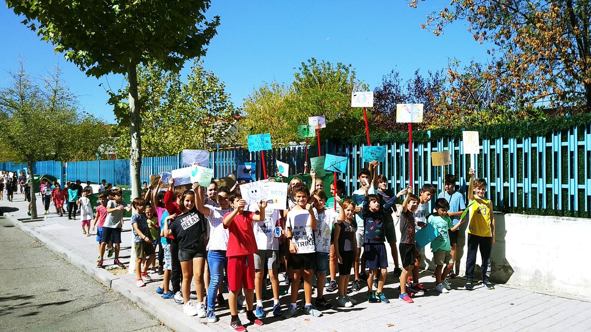 Cole_Aldebaran's tweet photo. Durante toda la #SemanaPorElClima hemos reflexionado y nos ponemos en acción. Somos importantes y nuestro planeta nos necesita. Hoy nos manifestamos. #teachersforfuture https://t.co/5imQ4WKGAA