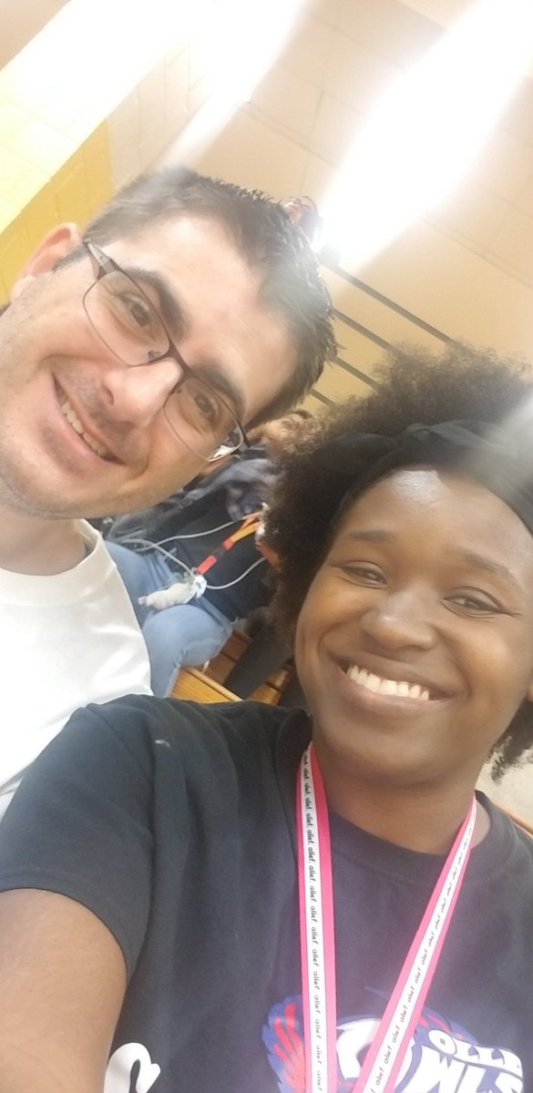 mspolkadottt's tweet photo. Lord knows I need my rest but I love my kids more 🖤💛 #HastingsVsElsikPepRally #GottaSplitMyTime #MarryingABear😒 #AlwaysARam💙 #CheerNation https://t.co/guOvXQOxPT
