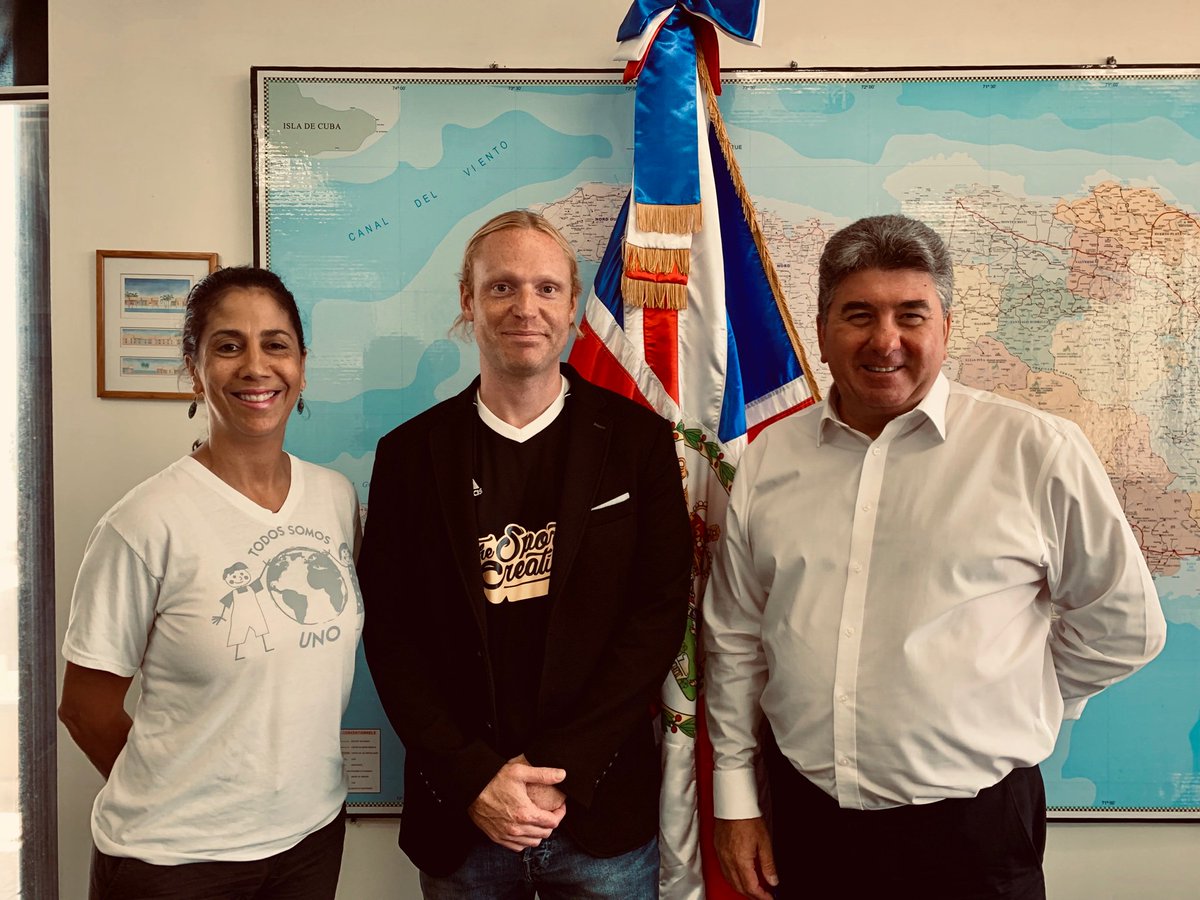 hewittjoe's tweet photo. 🇬🇧🇩🇴Delighted to meet Her Majesty’s Ambassador to the #Dominican Republic Mr Christopher Campbell yesterday. Joined by the inspiring @pboorg Director Sandra Alvarado. Talking the Power of Sport for at-risk youth. @thesportscreative @UKinDomRep #sportfordev #Community https://t.co/aDPC5Fi99V
