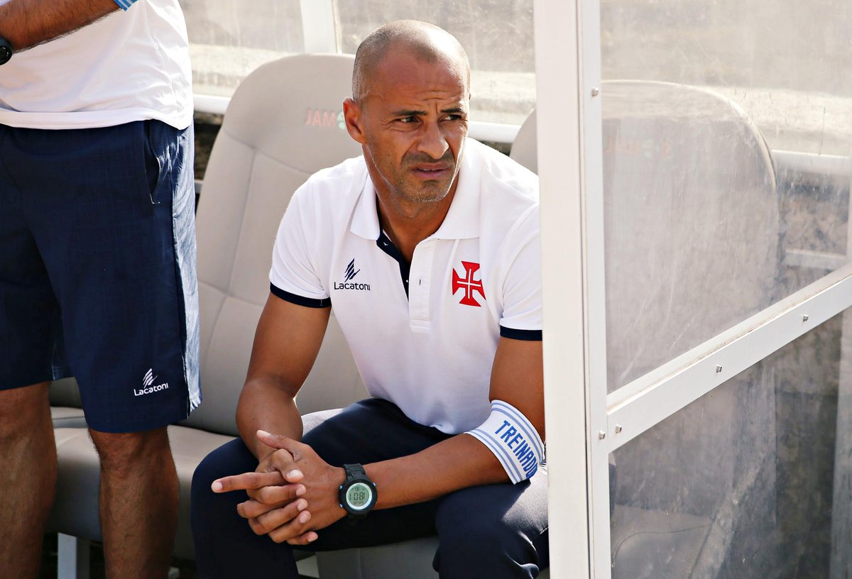 B24 (@B24PT) on Twitter photo 2019-09-27 11:59:40 Sporting anunciou Silas como novo treinador da equipa. Sporting anunciou Silas como novo treinador da equipa.