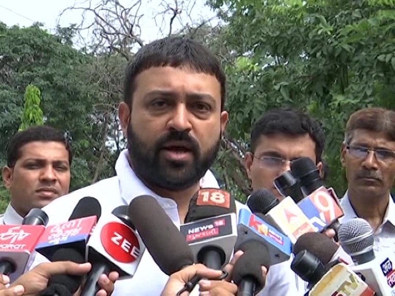 DDNewsGujarati's tweet photo. પહેલી ઓક્ટોબરથી મગફળી ખરીદી માટે રજીસ્ટ્રેશન શરૂ થશે
ડુંગળીના સ્ટોક અંગે સરકાર તપાસ કરશે : કેબિનેટ મંત્રી જયેશ રાદડિયા

ક્લિક કરો - https://t.co/9pUIwqXrJz
#Magfali #OnionPrice #Onion #Gujarat @ijayeshradadiya @CMOGuj @vijayrupanibjp @InfoGujarat https://t.co/Ngy2pmrEwj