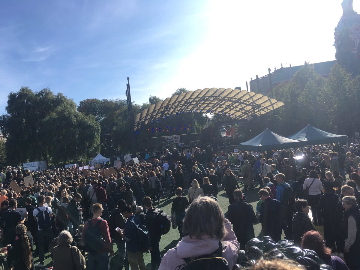 Viktigt! 30000+ på gatorna i Stockholm! #FridaysForFuture #climate #ClimateStrike