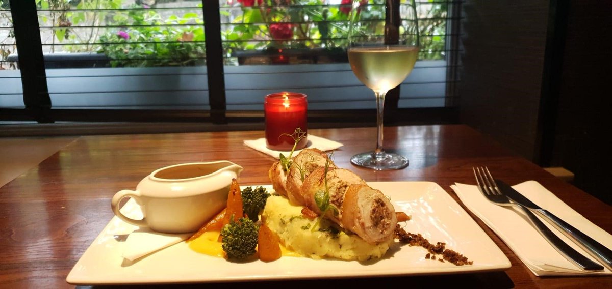 TheBieldsideInn's tweet photo. Balmoral Chicken at The Bieldside - only available for a few days #stuffedwithhaggis #wrappedinbacon - call 01224 867891 to reserve your table https://t.co/QsRrp4jS57