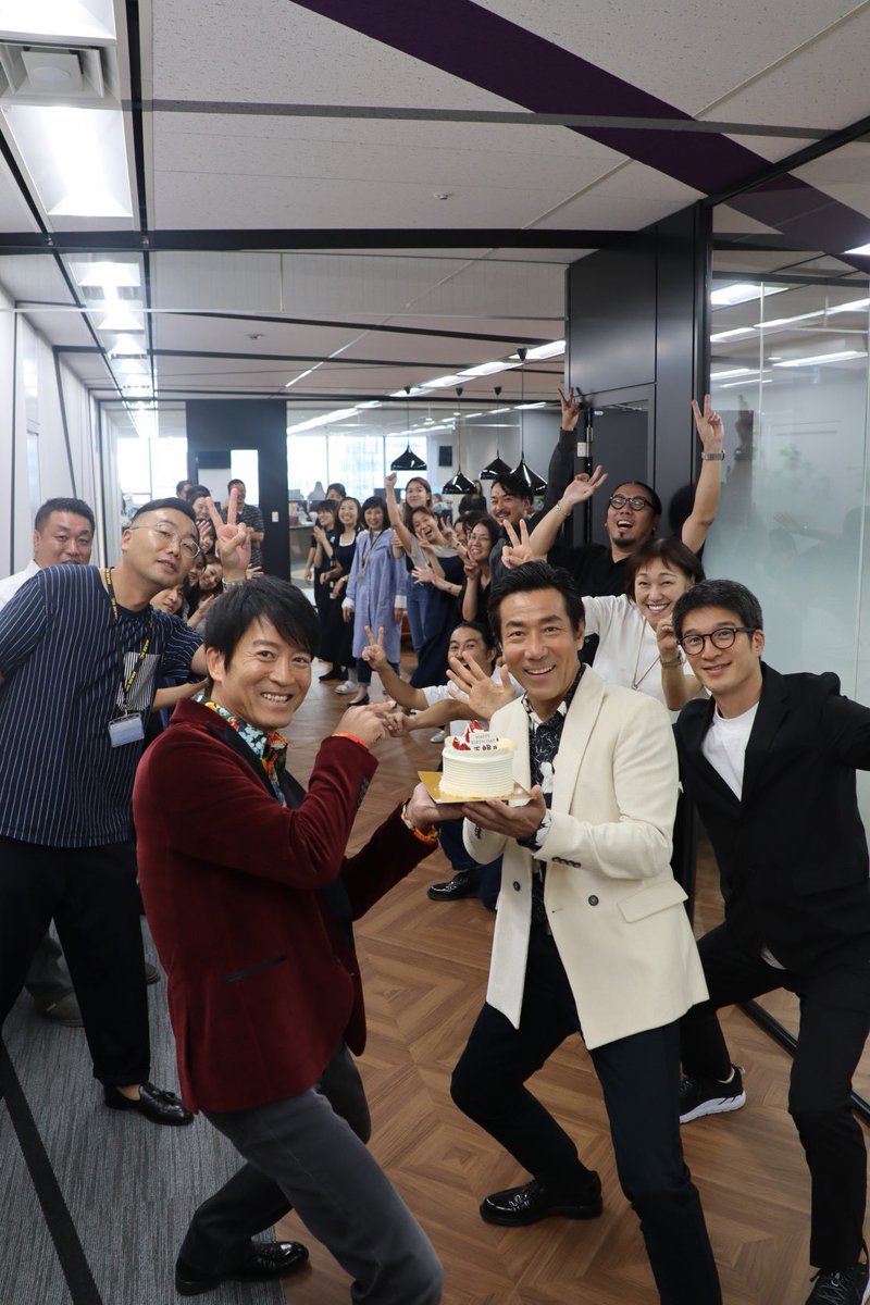 中西正樹 Twitter પર 尊敬する岸谷五朗さん の お誕生日 おめでとうございます Go Go でっす 岸谷五朗 寺脇康文 地球ゴージャス アミューズ