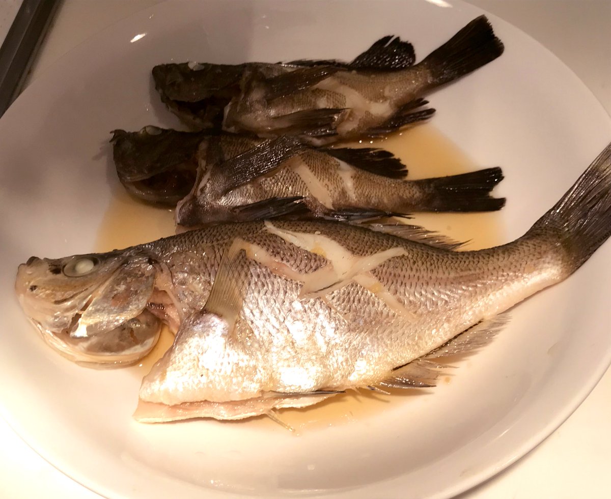 ぴすけ ウミタナゴとメバルの煮付け 身質は美味しいものの 味付けがイマイチ なんかコクがでーへん 軽い醤油の味しかないわ