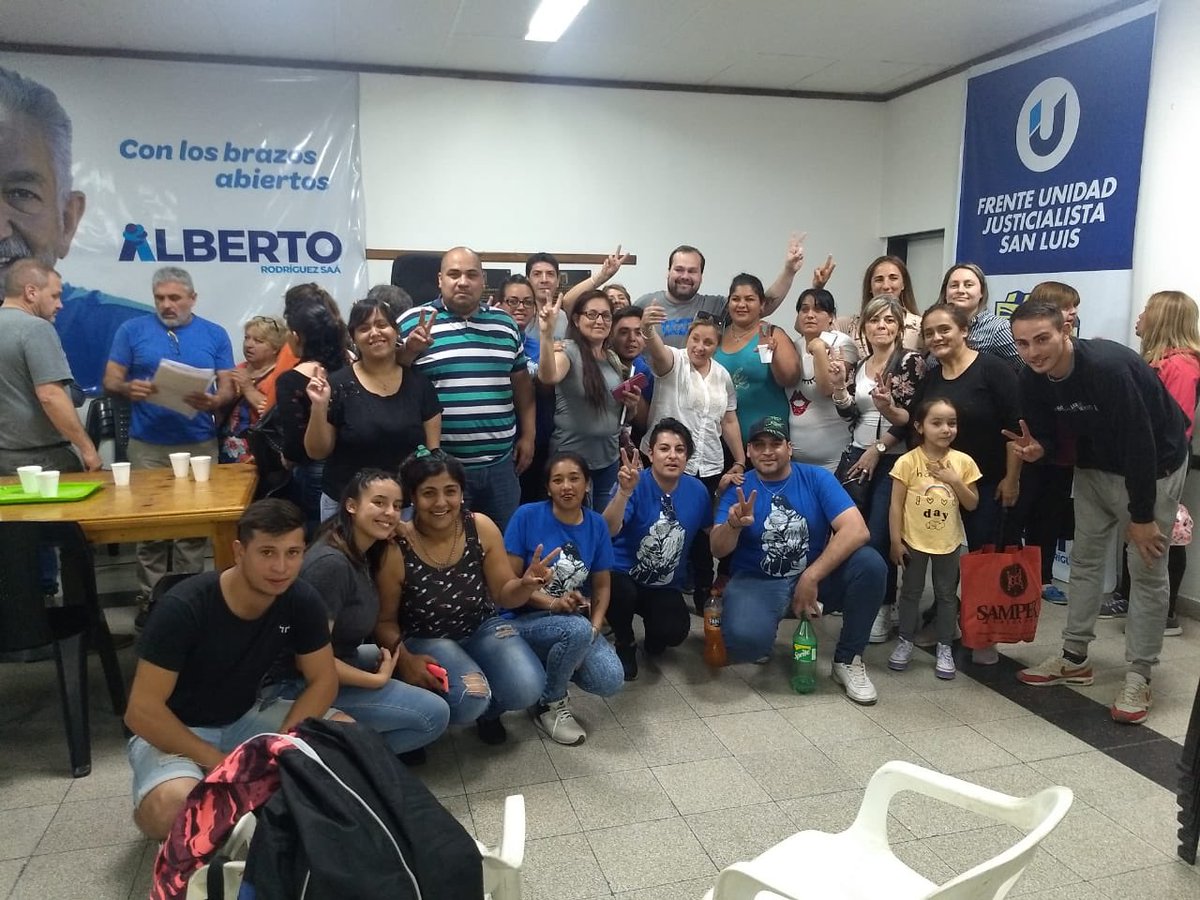 juventud_vm's tweet photo. Junto a compañeros y compañeras en nuestra casa, la casa del pueblo y de los humildes. #Hay2019 https://t.co/UePdvvBfeP
